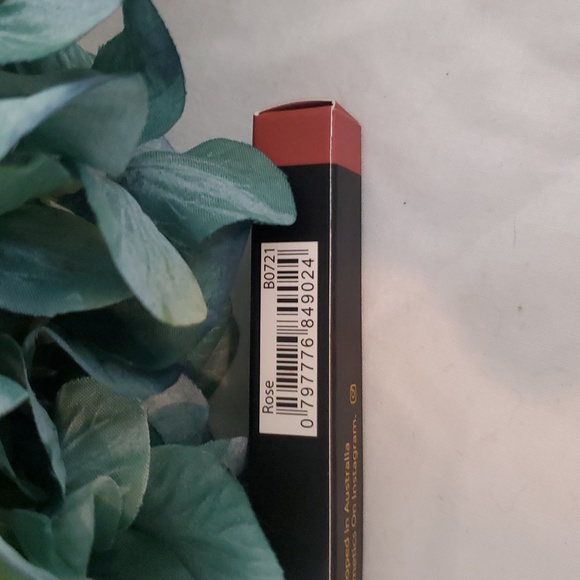 Mellow Cosmetics Lip Liner - Picture 3 of 3